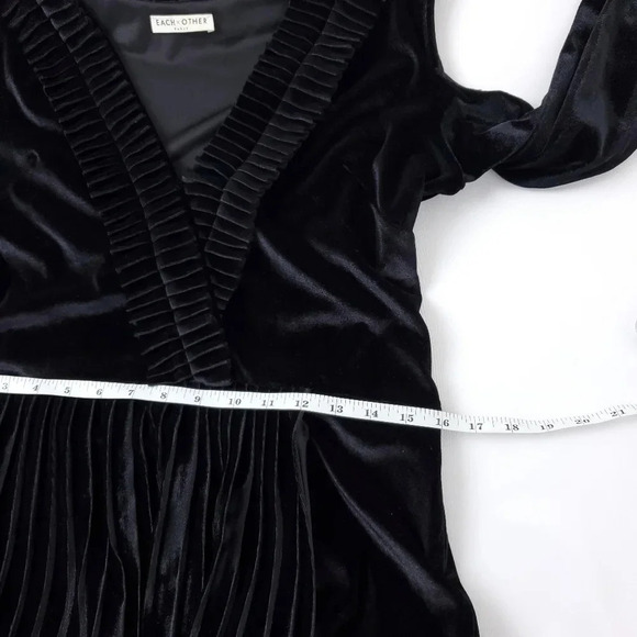 EACH X OTHER Pleated Velvet Cold-shoulder Maxi Dress In Black S - Picture 10 of 14